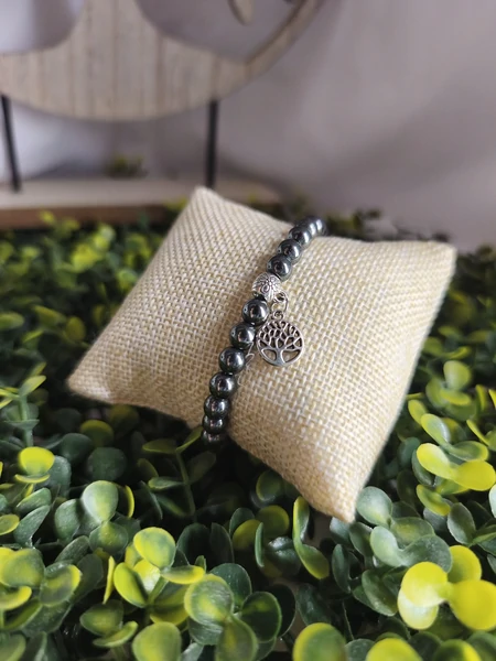 Bracelet en hématite par l'Atelier de la seconde vie