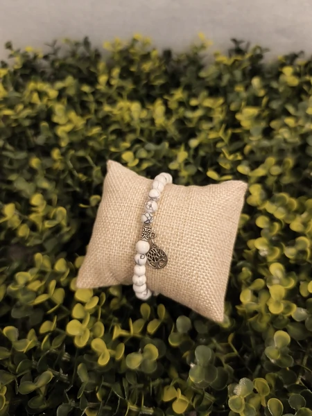 Le Bracelet en Howlite par l'Atelier de la seconde vie