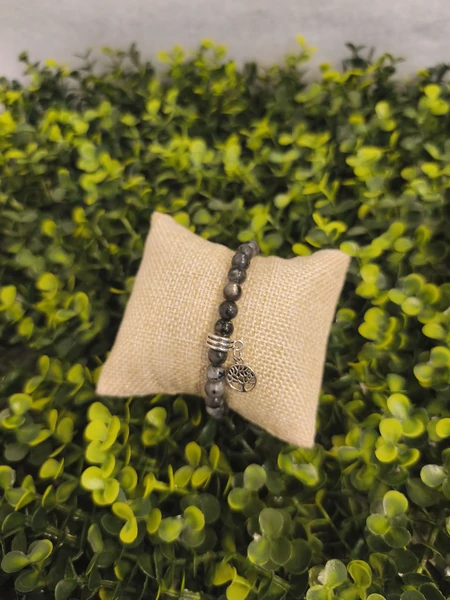 Le Bracelet en Labradorite par l'Atelier de la seconde vie